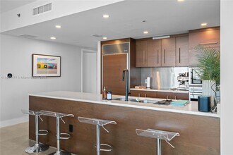 465 Brickell Ave, Unit 3201 in Miami, FL - Building Photo - Building Photo