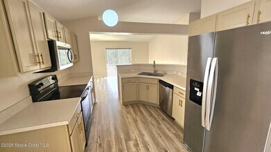 869 Macon Dr in Titusville, FL - Foto de edificio - Building Photo