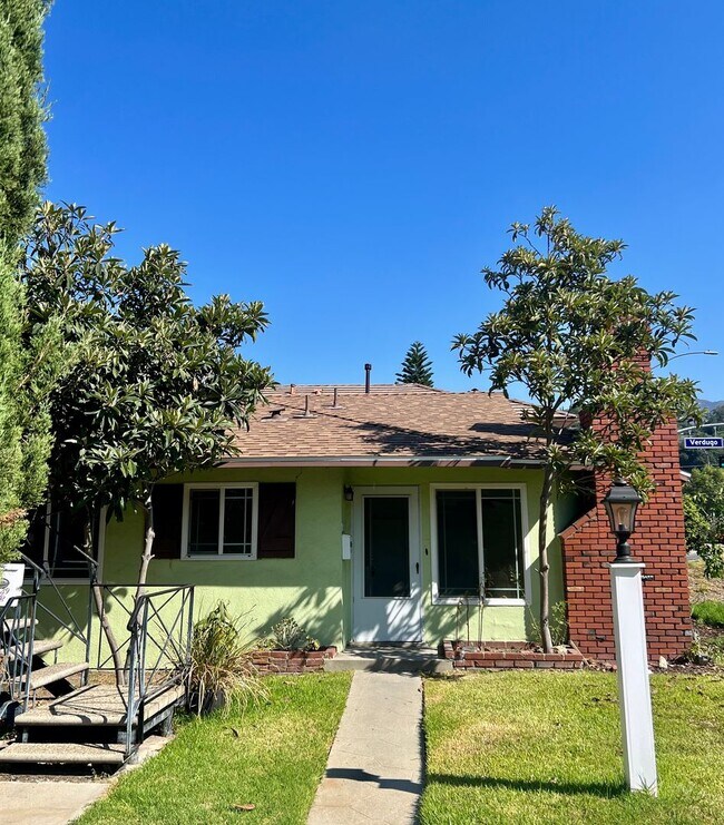 3639 Valihi Way-Unit -3639 in Glendale, CA - Building Photo - Building Photo