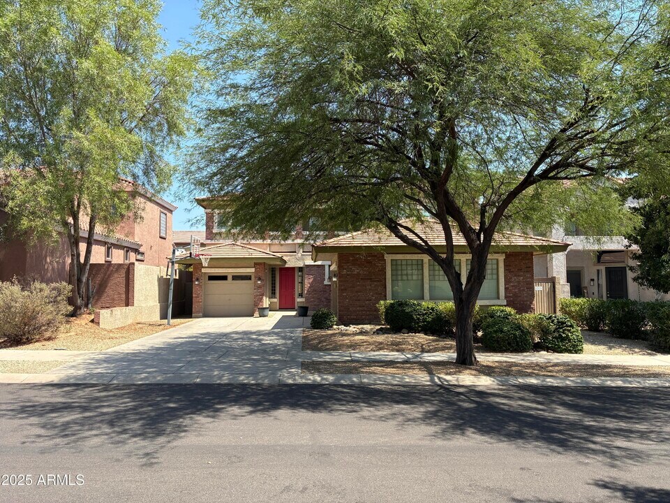 16054 W Shangri La Rd in Surprise, AZ - Building Photo