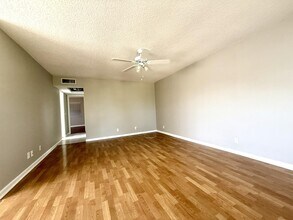 93 Sheffield D in West Palm Beach, FL - Building Photo - Building Photo
