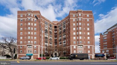 100 W University Pkwy in Baltimore, MD - Building Photo - Building Photo
