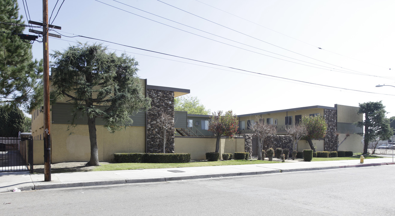 Driftwood Apartments in Fullerton, CA - Building Photo