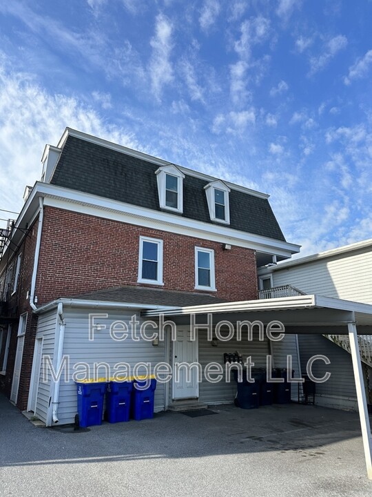 109 E Main St in New Holland, PA - Building Photo