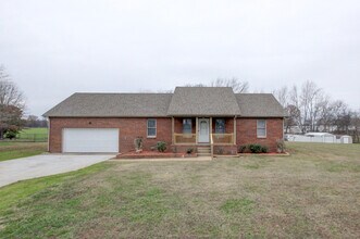 2481 Clarksville Rd in Trenton, KY - Building Photo - Building Photo