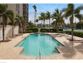 2170 Gulf Shore Blvd N-Unit -52E in Naples, FL - Building Photo - Building Photo