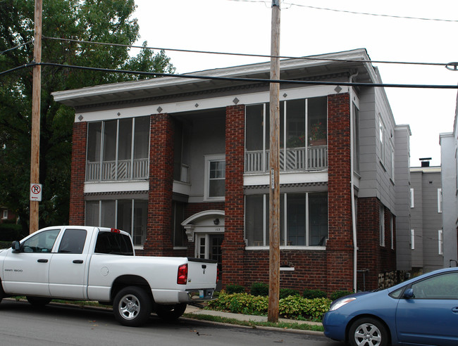 103 W 51st St in Kansas City, MO - Building Photo - Building Photo