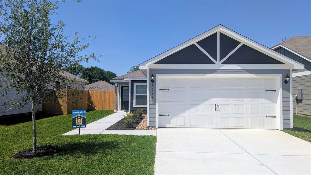 10430 Red Cardinal Dr in Cleveland, TX - Foto de edificio