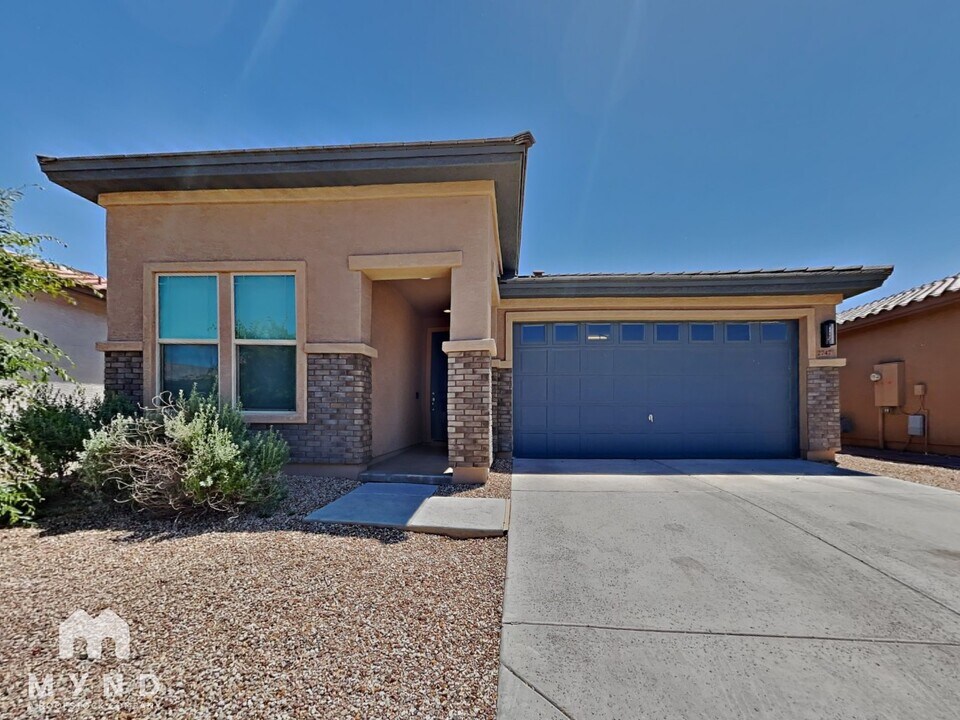2747 W Apollo Rd in Phoenix, AZ - Building Photo