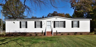 1392 E Old Spring Hope Rd in Nashville, NC - Building Photo