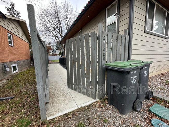 property at 1480-1480 Flemish St