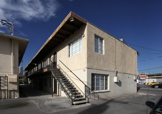 240 St Louis Ave in Las Vegas, NV - Building Photo - Building Photo