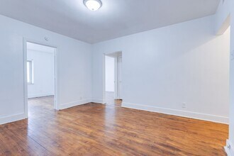 757 E Warrington Ave, Unit Apt 4 in Pittsburgh, PA - Foto de edificio - Building Photo