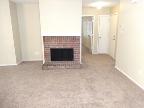 4217 Meadowknoll Dr in Fort Worth, TX - Building Photo - Building Photo