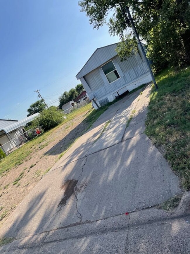 property at 1423 N Arapahoe St