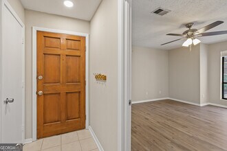 408 Warm Springs Cir in Roswell, GA - Building Photo - Building Photo