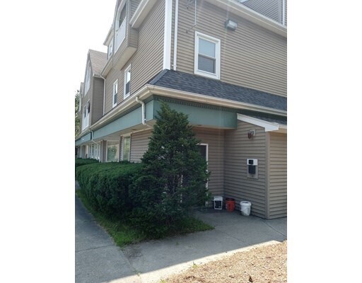 996 East St-Unit -1 in Walpole, MA - Building Photo