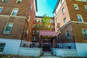 Castle Hill Apartments in Philadelphia, PA - Building Photo - Building Photo