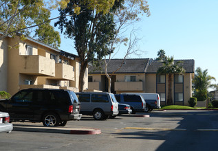 Townsite Terrace Apartments in Vista, CA - Building Photo - Building Photo