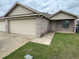 206 Prosperity Trail in McGregor, TX - Building Photo