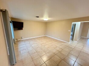 1903 Snyder Ln in Stockton, CA - Building Photo - Building Photo