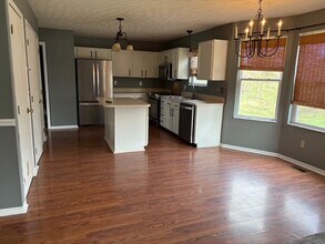 108 Clayburn Dr in Pataskala, OH - Building Photo - Building Photo