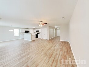 183 Pillow Ln in Burlington, NC - Foto de edificio - Building Photo