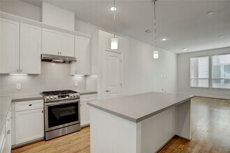 954 W 18th St in Houston, TX - Building Photo - Building Photo