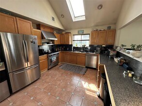 664 E Walnut St-Unit -Upper in Long Beach, NY - Building Photo - Building Photo