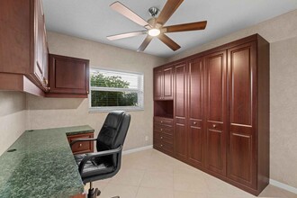 274 NE 24th Ct in Boca Raton, FL - Foto de edificio - Building Photo