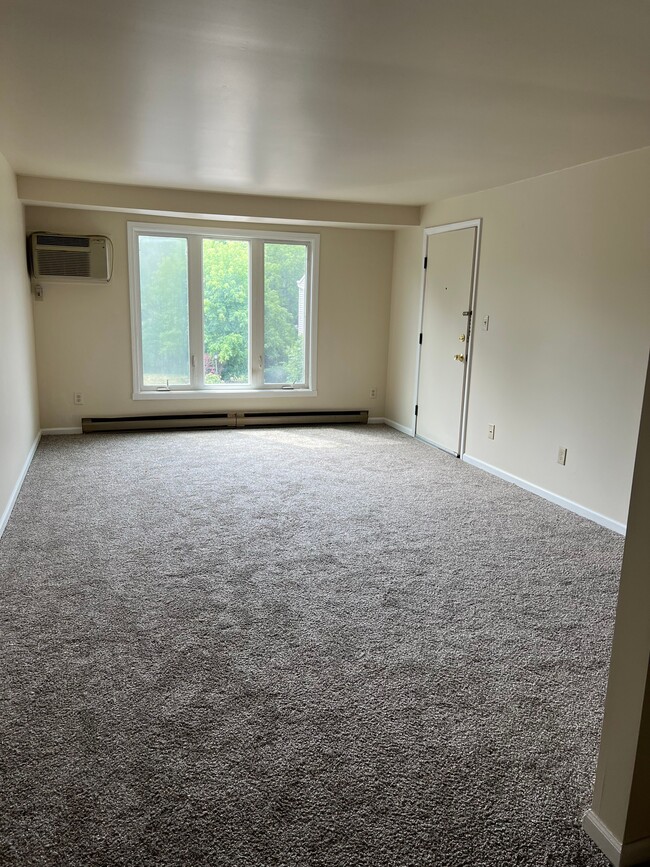 389 Davison Rd, Unit 3 in Lockport, NY - Foto de edificio - Building Photo