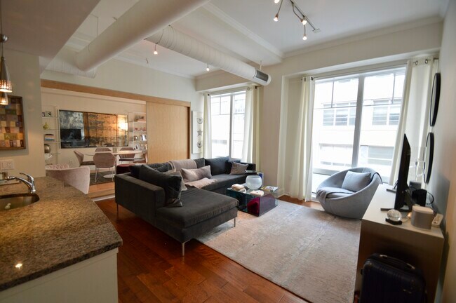 139 E Berkeley St in Boston, MA - Foto de edificio - Building Photo