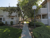 Peachland Apartments in Clovis, CA - Foto de edificio - Building Photo