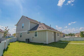 100 Lennox Dr in Kyle, TX - Building Photo - Building Photo