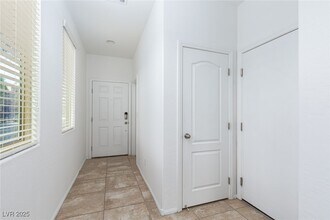 888 Royal Amethyst Way in Las Vegas, NV - Building Photo - Building Photo