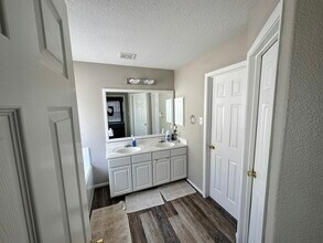 5026 Forest Hurst Dr in Spring, TX - Building Photo - Building Photo