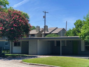 Aberdeen Acres in San Antonio, TX - Building Photo - Building Photo