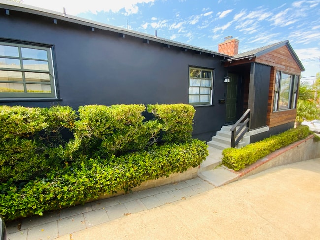 3411 Zola St in San Diego, CA - Foto de edificio - Building Photo