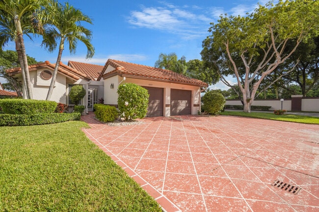 6099 Waldwick Cir in Delray Beach, FL - Building Photo - Building Photo