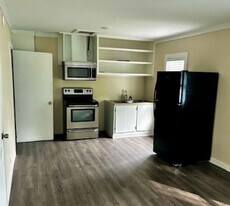 6602 Gordon Rd, Unit 6602-D in Wilmington, NC - Building Photo