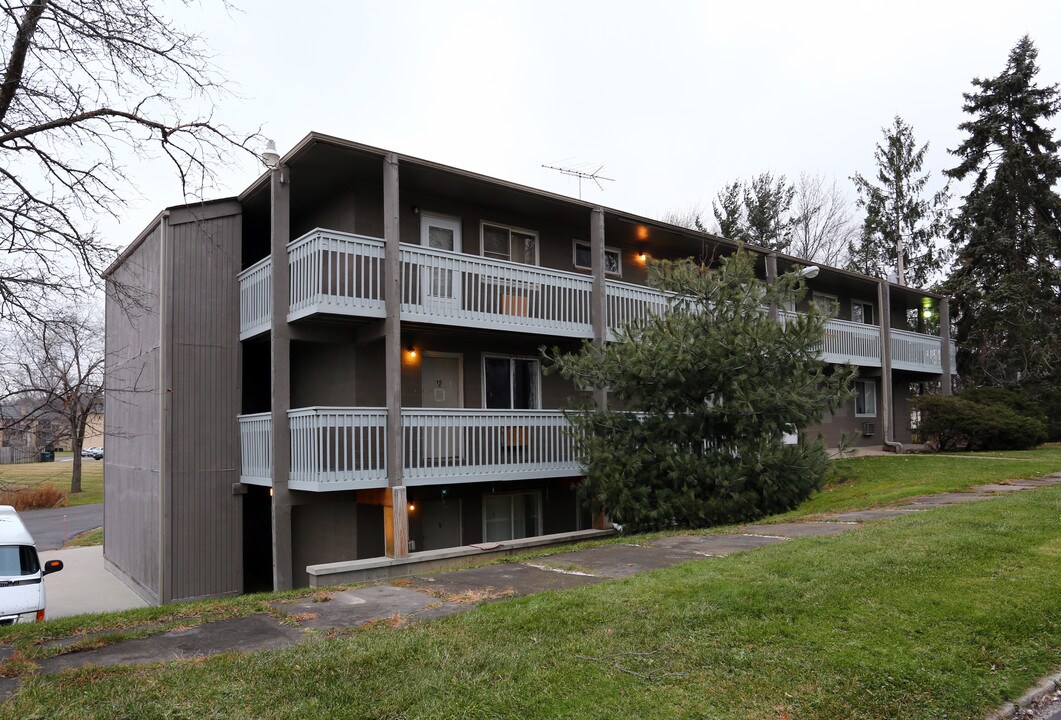 Hazen Apartments in Ravenna, OH - Building Photo