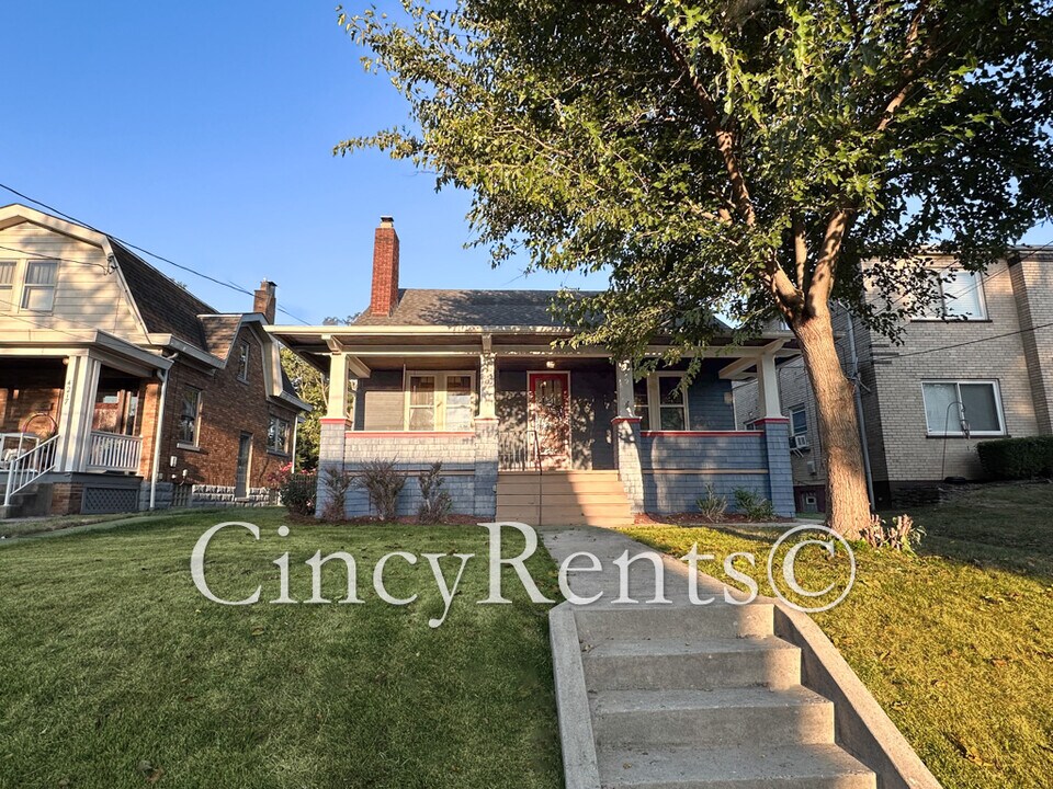 4221 28th St in Cincinnati, OH - Building Photo