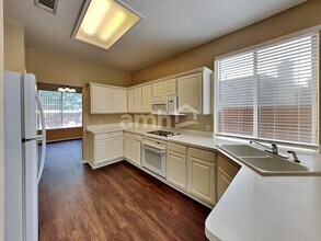 132 Julian Dr in Rockwall, TX - Building Photo - Building Photo