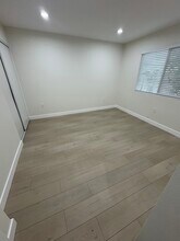 2410 W Stanford St in Santa Ana, CA - Foto de edificio - Building Photo