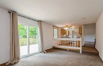 664 Regent Dr in Crystal Lake, IL - Building Photo - Building Photo