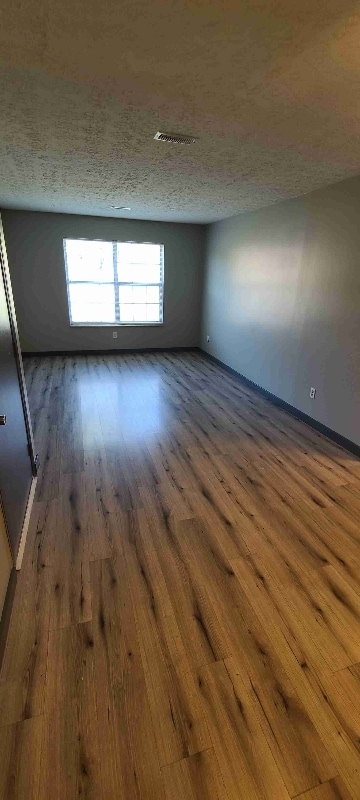 573 Irving Wick Dr E in Heath, OH - Foto de edificio - Building Photo