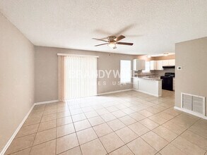2174 Cypress Landing Dr in Jacksonville, FL - Foto de edificio - Building Photo