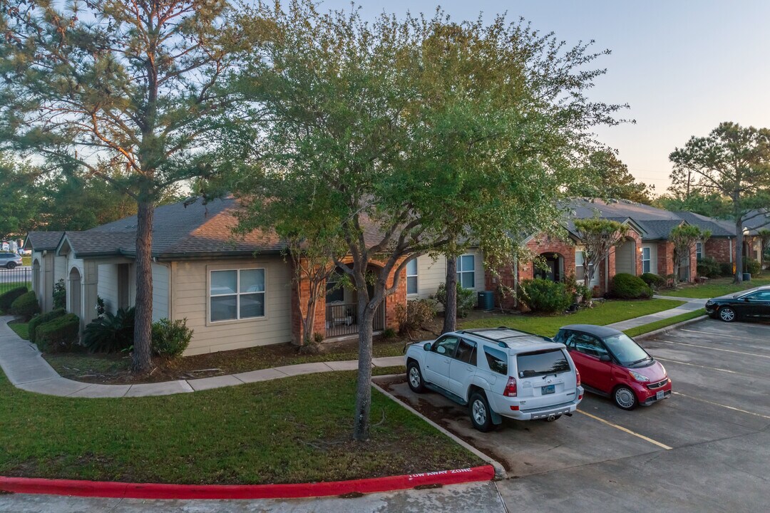 Louetta Village in Spring, TX - Foto de edificio