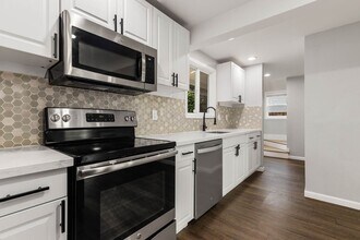 923 N 100th St in Seattle, WA - Building Photo - Building Photo