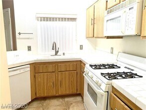 251 S Green Valley Pkwy, Unit 3321 in Henderson, NV - Building Photo - Building Photo